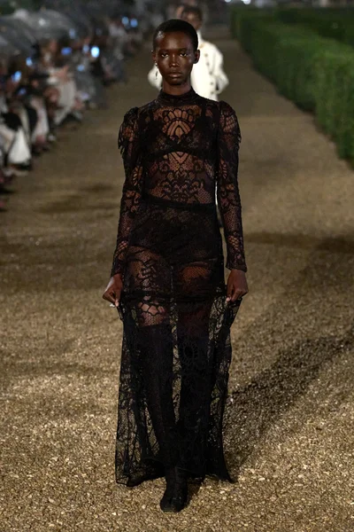 Look 30